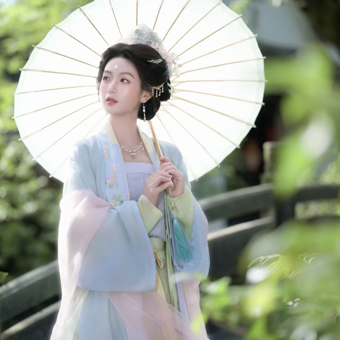 GIÁNG VÂN XUÂN